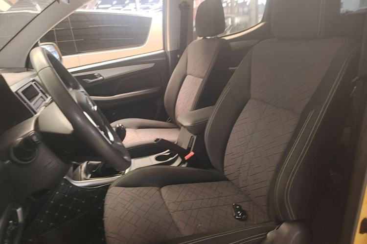 Used Isuzu JLM 2022 2.8T Classic Diesel Two-Wheel Drive Comfort Version with Long Wheelbase – JE493ZLQ6E Left Front Seat