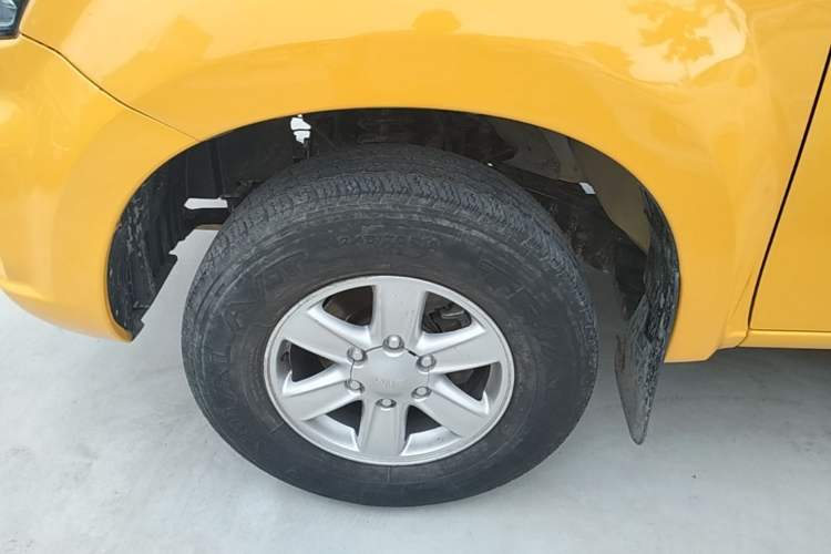 Used Isuzu JLM 2022 2.4T Classic Gasoline 4x4 Comfort Version with Long Wheelbase – 4K22D4T Left Front Wheel Hub