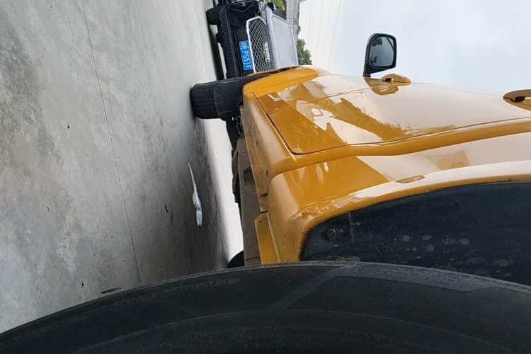 Used Isuzu JLM 2022 2.4T Classic Gasoline 4x4 Comfort Version with Long Wheelbase – 4K22D4T Left Side Sill