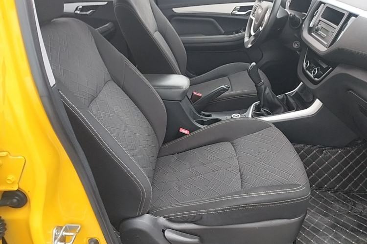 Used Isuzu JLM 2022 2.4T Classic Gasoline 4x4 Comfort Version with Long Wheelbase – 4K22D4T Right Front Seat