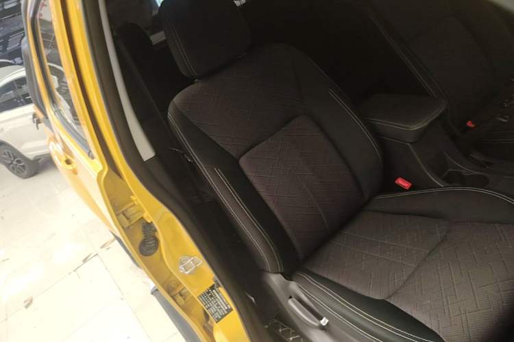 Used Isuzu JLM 2022 2.8T Classic Diesel Two-Wheel Drive Comfort Version with Long Wheelbase – JE493ZLQ6E Right Front Seat