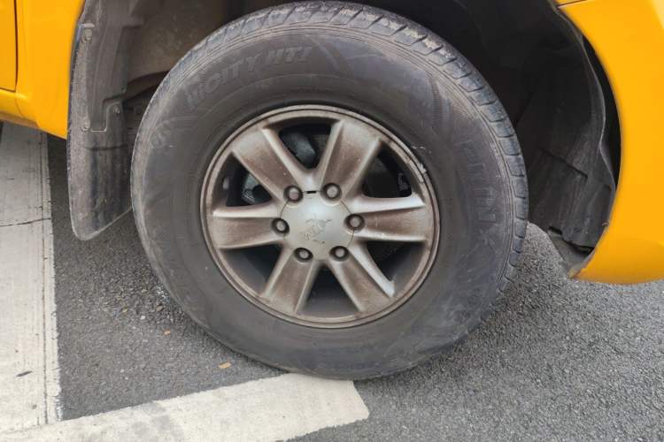Used Isuzu JLM 2022 2.8T Classic Diesel 4x4 Comfort Version with Long Wheelbase – JE493ZLQ6E Right Front Wheel Hub