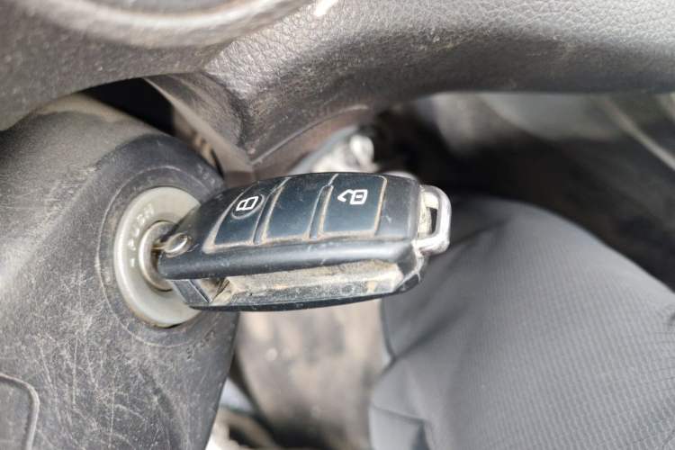 Used Isuzu JLM 2022 2.8T Classic Diesel 4x4 Comfort Version with Long Wheelbase – JE493ZLQ6E Vehicle Key
