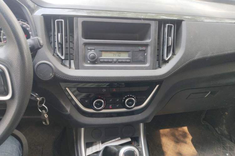 Used Isuzu JLM 2023 2.5T Diesel Manual Two-Wheel Drive Chima Version Standard Wheelbase Audio And AC Panel