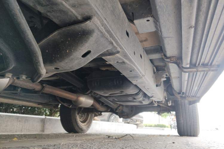 Used Isuzu JLM 2023 2.5T Diesel Manual Two-Wheel Drive Chima Version Standard Wheelbase Chassis Front Left