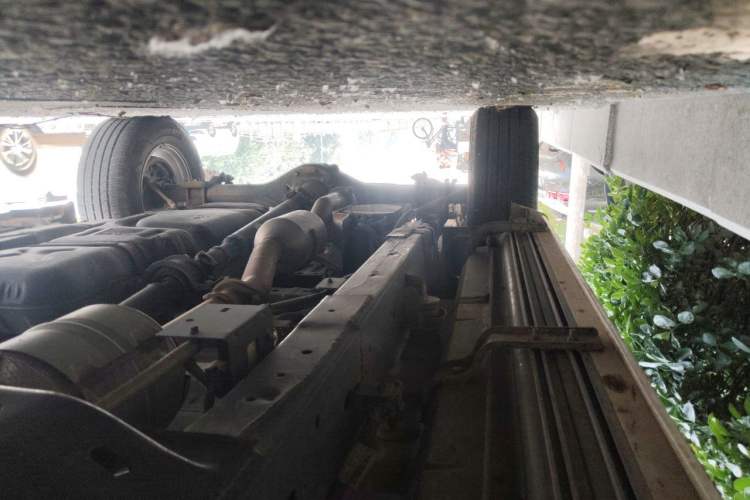 Used Isuzu JLM 2023 2.5T Diesel Manual Two-Wheel Drive Chima Version Standard Wheelbase Chassis Front Right