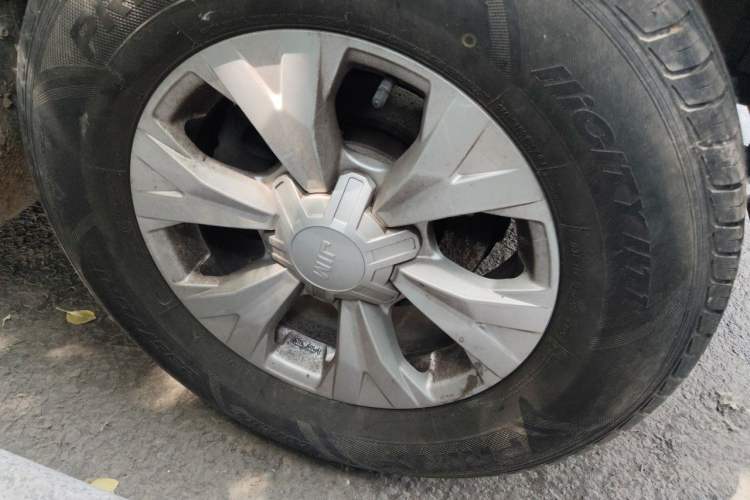 Used Isuzu JLM 2023 2.5T Diesel Manual Two-Wheel Drive Chima Version Standard Wheelbase Right Front Wheel Hub