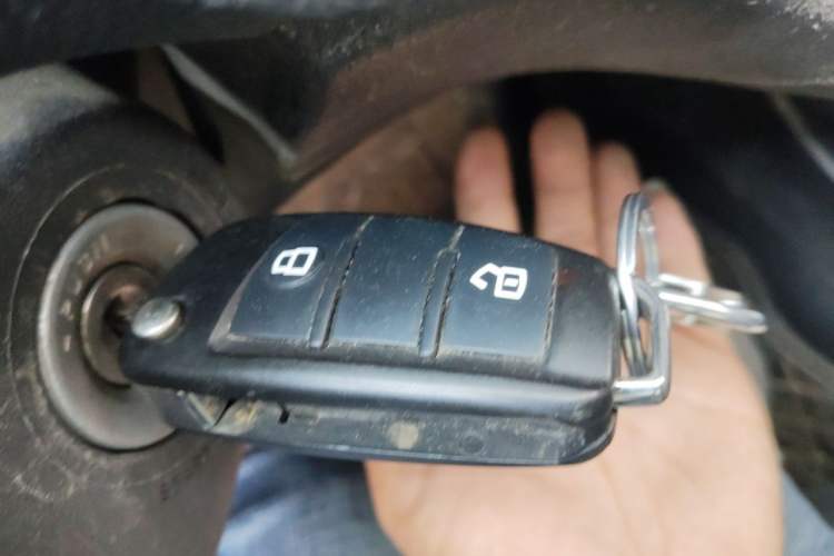 Used Isuzu JLM 2023 2.5T Diesel Manual Two-Wheel Drive Chima Version Standard Wheelbase Vehicle Key