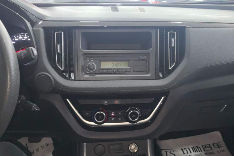 Used Isuzu JLM 2023 2.5T Diesel Manual Two-Wheel Drive Chima Long-Wheelbase Version Audio And AC Panel