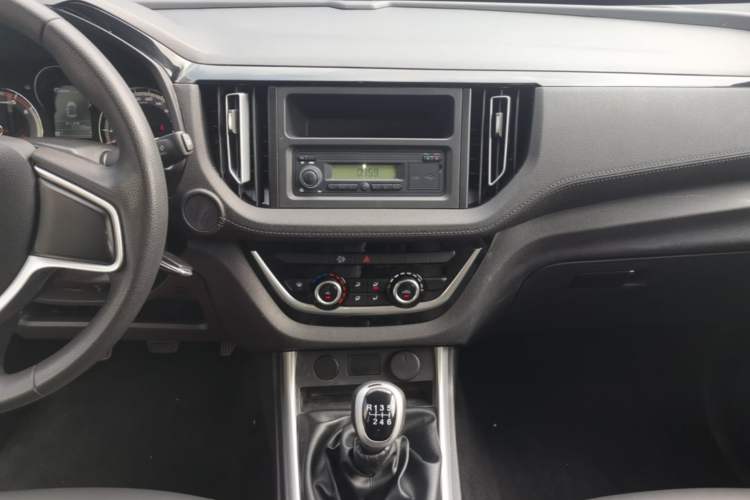 Used Isuzu JLM 2023 2.5T Diesel Manual 4x4 Chima Long-Wheelbase Version Audio And AC Panel