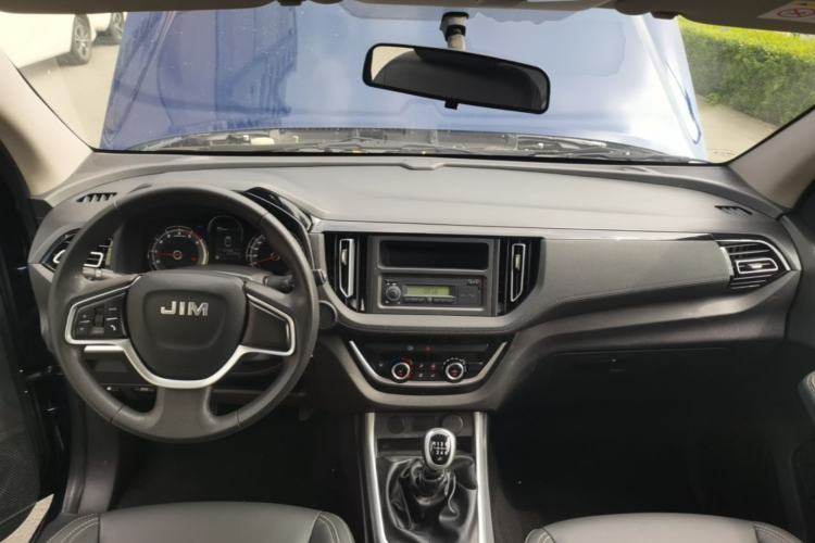 Used Isuzu JLM 2023 2.5T Diesel Manual 4x4 Chima Long-Wheelbase Version Center Console
