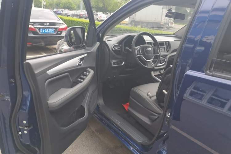 Used Isuzu JLM 2023 2.5T Diesel Manual 4x4 Chima Long-Wheelbase Version Driver Seat