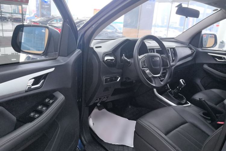 Used Isuzu JLM 2023 2.5T Diesel Manual Two-Wheel Drive Chima Long-Wheelbase Version Interior 3