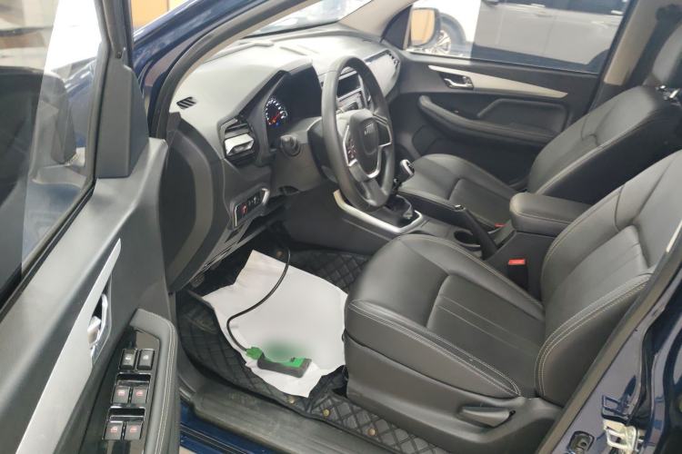 Used Isuzu JLM 2023 2.5T Diesel Manual Two-Wheel Drive Chima Long-Wheelbase Version Interior 3