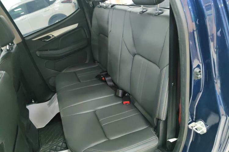 Used Isuzu JLM 2023 2.5T Diesel Manual Two-Wheel Drive Chima Long-Wheelbase Version Interior 4