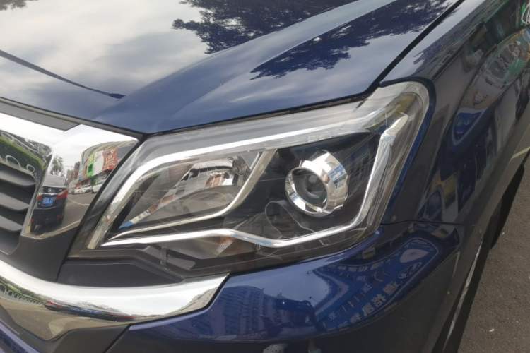 Used Isuzu JLM 2023 2.5T Diesel Manual 4x4 Chima Long-Wheelbase Version Left Front Headlight