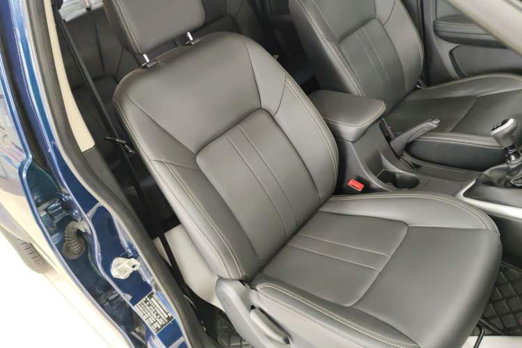 Used Isuzu JLM 2023 2.5T Diesel Manual Two-Wheel Drive Chima Long-Wheelbase Version Right Front Seat