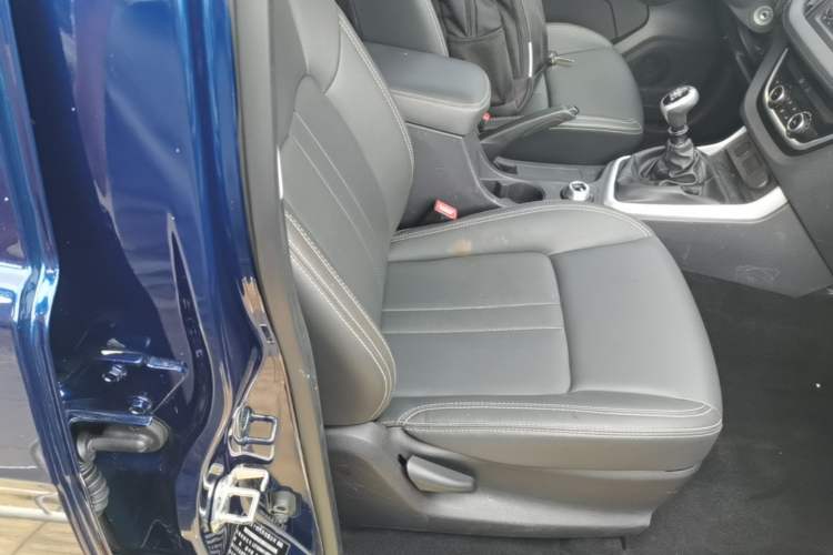 Used Isuzu JLM 2023 2.5T Diesel Manual 4x4 Chima Long-Wheelbase Version Right Front Seat