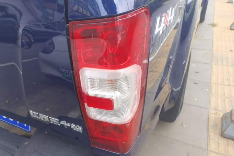 Used Isuzu JLM 2023 2.5T Diesel Manual 4x4 Chima Long-Wheelbase Version Right Rear Taillight