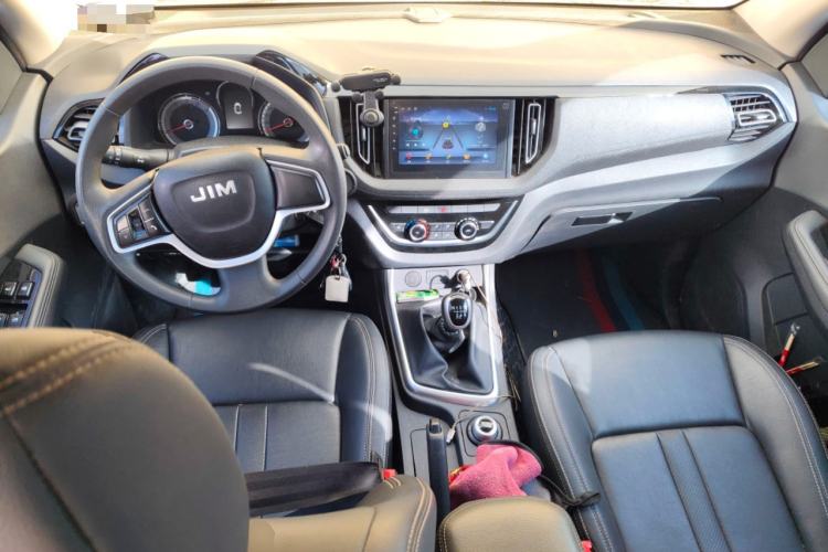 Used Isuzu JLM 2023 2.5T Diesel Manual 4x4 Chima Long-Wheelbase Version Center Console