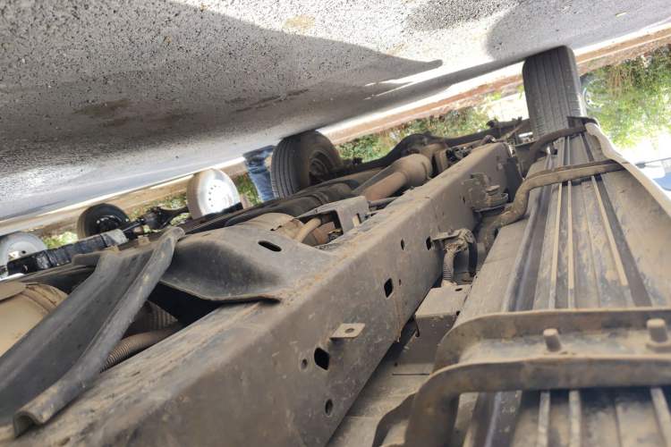 Used Isuzu JLM 2023 2.5T Diesel Manual 4x4 Chima Long-Wheelbase Version Chassis Front Right