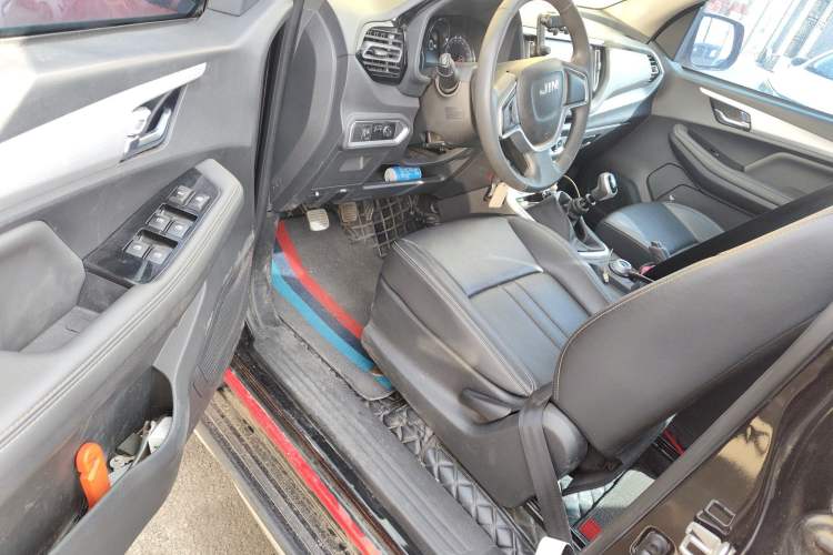 Used Isuzu JLM 2023 2.5T Diesel Manual 4x4 Chima Long-Wheelbase Version Driver Seat
