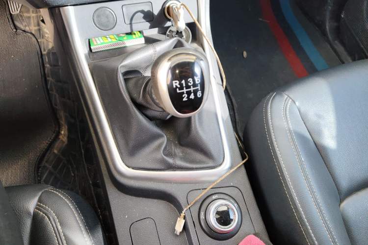 Used Isuzu JLM 2023 2.5T Diesel Manual 4x4 Chima Long-Wheelbase Version Gear Lever