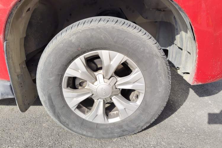 Used Isuzu JLM 2023 2.5T Diesel Manual 4x4 Chima Long-Wheelbase Version Right Front Wheel Hub