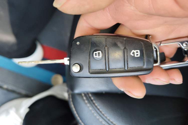 Used Isuzu JLM 2023 2.5T Diesel Manual 4x4 Chima Long-Wheelbase Version Vehicle Key