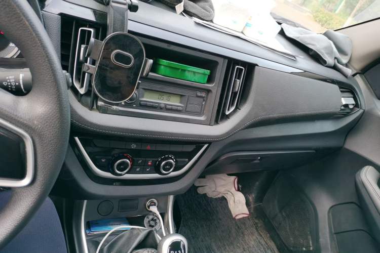 Used Isuzu JLM 2023 2.5T Diesel Manual Two-Wheel Drive Chima Version Standard Wheelbase Audio And AC Panel