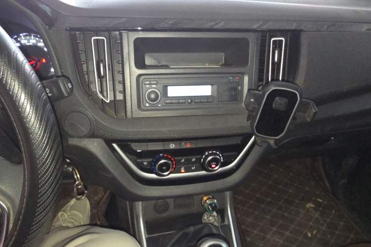 Used Isuzu JLM 2023 2.5T Diesel Manual 4x4 Chima Long-Wheelbase Version Audio And AC Panel