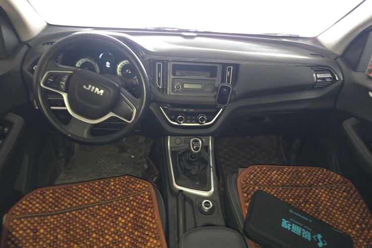 Used Isuzu JLM 2023 2.5T Diesel Manual 4x4 Chima Long-Wheelbase Version Center Console