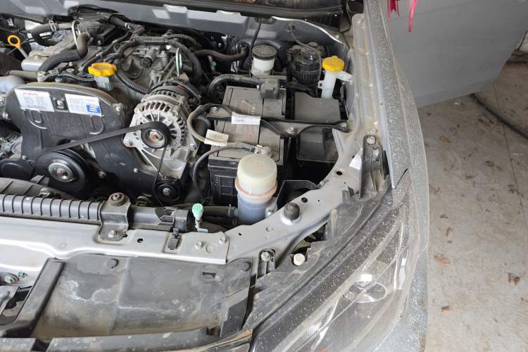 Used Isuzu JLM 2023 2.5T Diesel Manual 4x4 Chima Long-Wheelbase Version Engine Bay Left