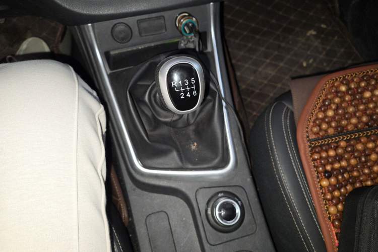 Used Isuzu JLM 2023 2.5T Diesel Manual 4x4 Chima Long-Wheelbase Version Gear Lever