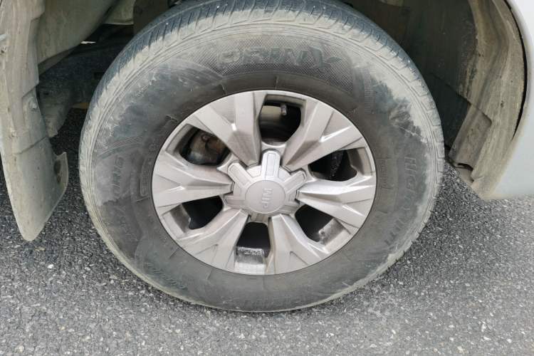 Used Isuzu JLM 2023 2.5T Diesel Manual Two-Wheel Drive Chima Version Standard Wheelbase Right Front Wheel Hub