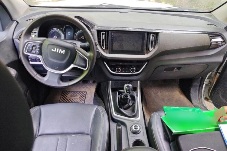 Used Isuzu JLM 2023 2.5T Diesel Manual 4x4 Chima Long-Wheelbase Version Center Console