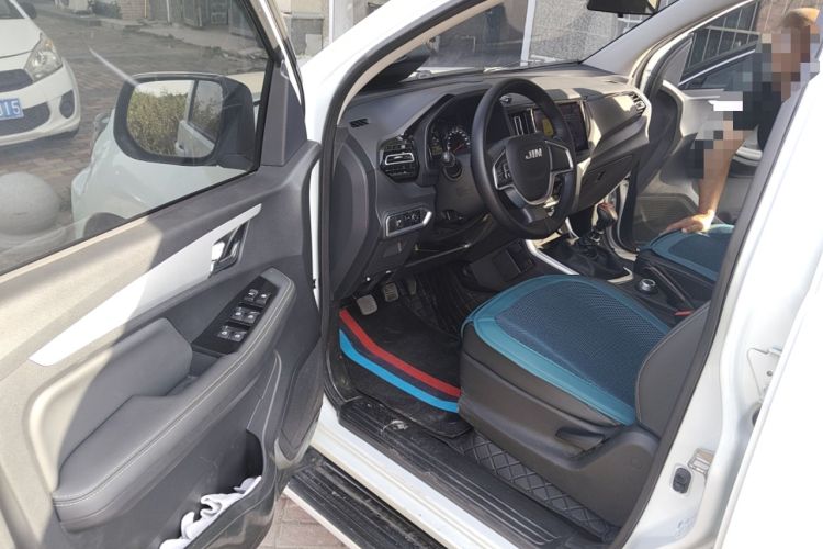 Used Isuzu JLM 2023 2.5T Diesel Manual 4x4 Chima Long-Wheelbase Version Driver Seat