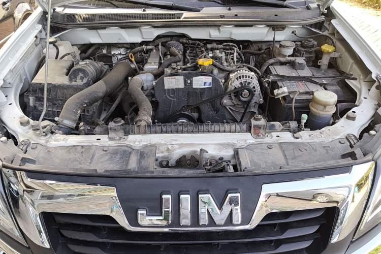 Used Isuzu JLM 2023 2.5T Diesel Manual 4x4 Chima Long-Wheelbase Version Engine Bay