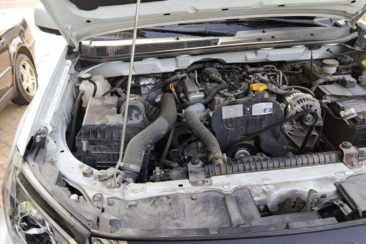 Used Isuzu JLM 2023 2.5T Diesel Manual 4x4 Chima Long-Wheelbase Version Engine Bay Right