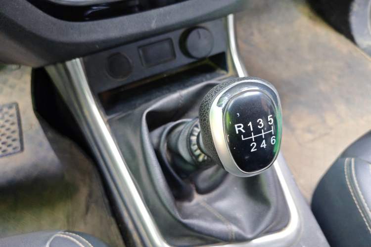 Used Isuzu JLM 2023 2.5T Diesel Manual 4x4 Chima Long-Wheelbase Version Gear Lever