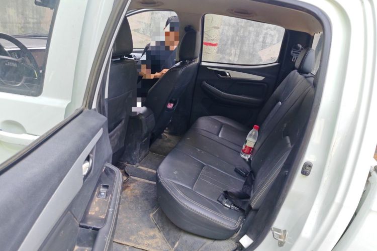 Used Isuzu JLM 2023 2.5T Diesel Manual 4x4 Chima Long-Wheelbase Version Left Rear Seat