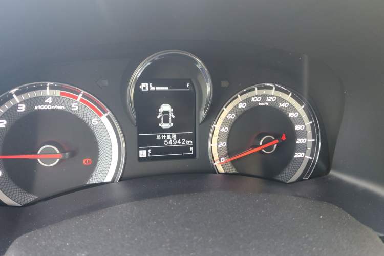 Used Isuzu JLM 2023 2.5T Diesel Manual 4x4 Chima Long-Wheelbase Version Odometer Close Up