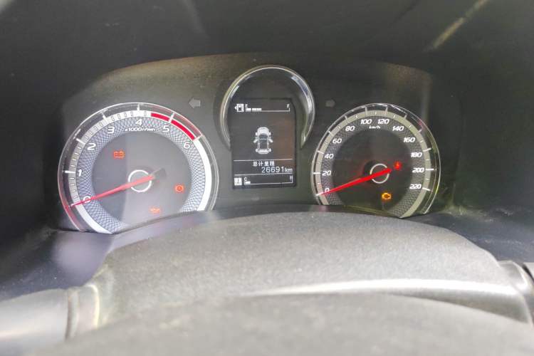 Used Isuzu JLM 2023 2.5T Diesel Manual 4x4 Chima Long-Wheelbase Version Odometer Close Up