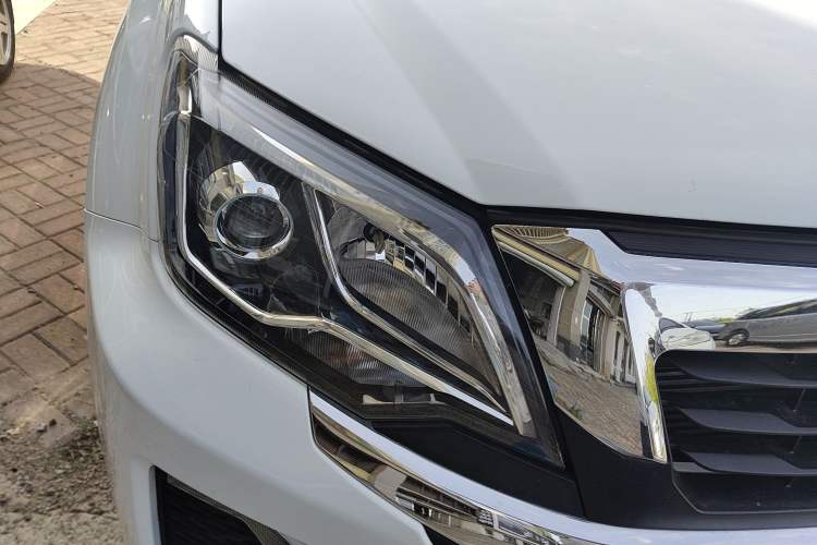 Used Isuzu JLM 2023 2.5T Diesel Manual 4x4 Chima Long-Wheelbase Version Right Front Headlight