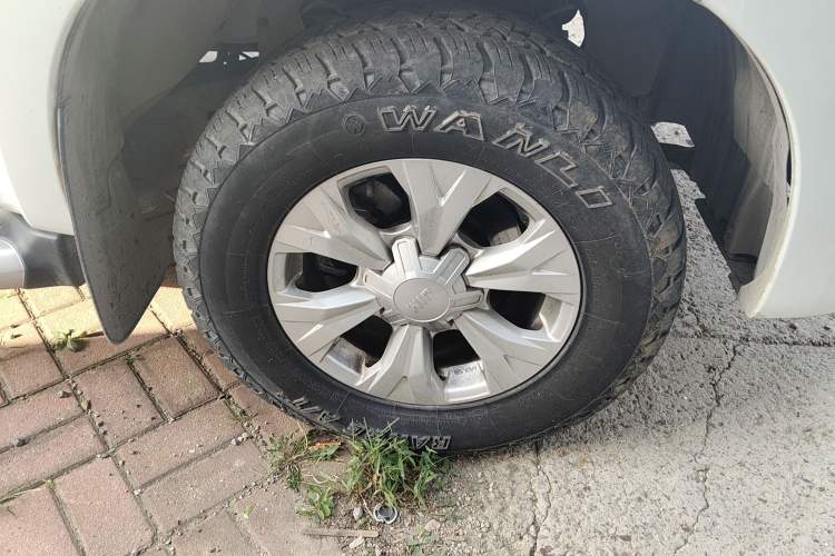 Used Isuzu JLM 2023 2.5T Diesel Manual 4x4 Chima Long-Wheelbase Version Right Front Wheel Hub