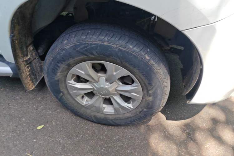 Used Isuzu JLM 2023 2.5T Diesel Manual 4x4 Chima Long-Wheelbase Version Right Front Wheel Hub