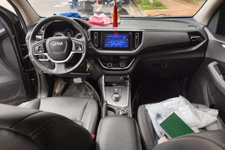 Used Isuzu JLM 2024 2.5T Diesel Automatic 4x4 Chima Type Flat-Base Cargo Bed Center Console