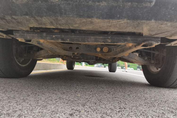 Used Isuzu JLM 2024 2.5T Diesel Automatic 4x4 Chima Type Flat-Base Cargo Bed Chassis Front