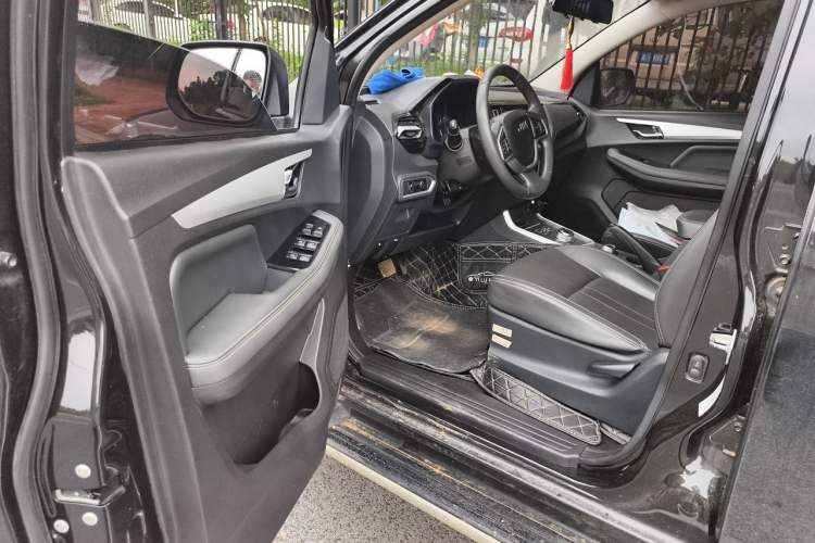 Used Isuzu JLM 2024 2.5T Diesel Automatic 4x4 Chima Type Flat-Base Cargo Bed Driver Seat