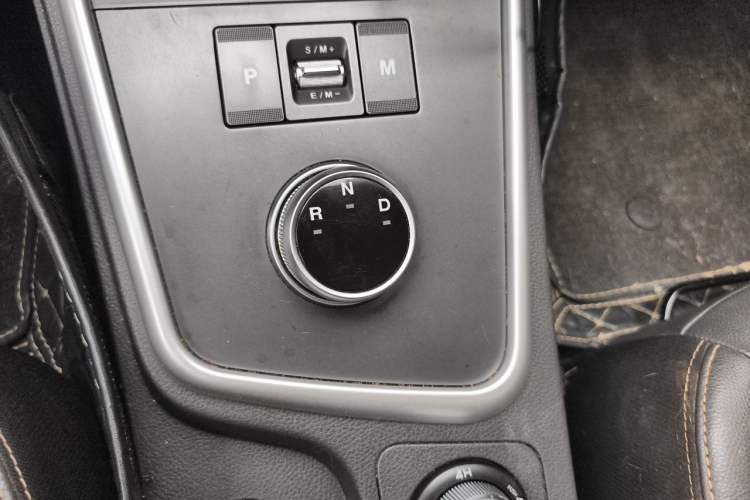 Used Isuzu JLM 2024 2.5T Diesel Automatic 4x4 Chima Type Flat-Base Cargo Bed Gear Lever
